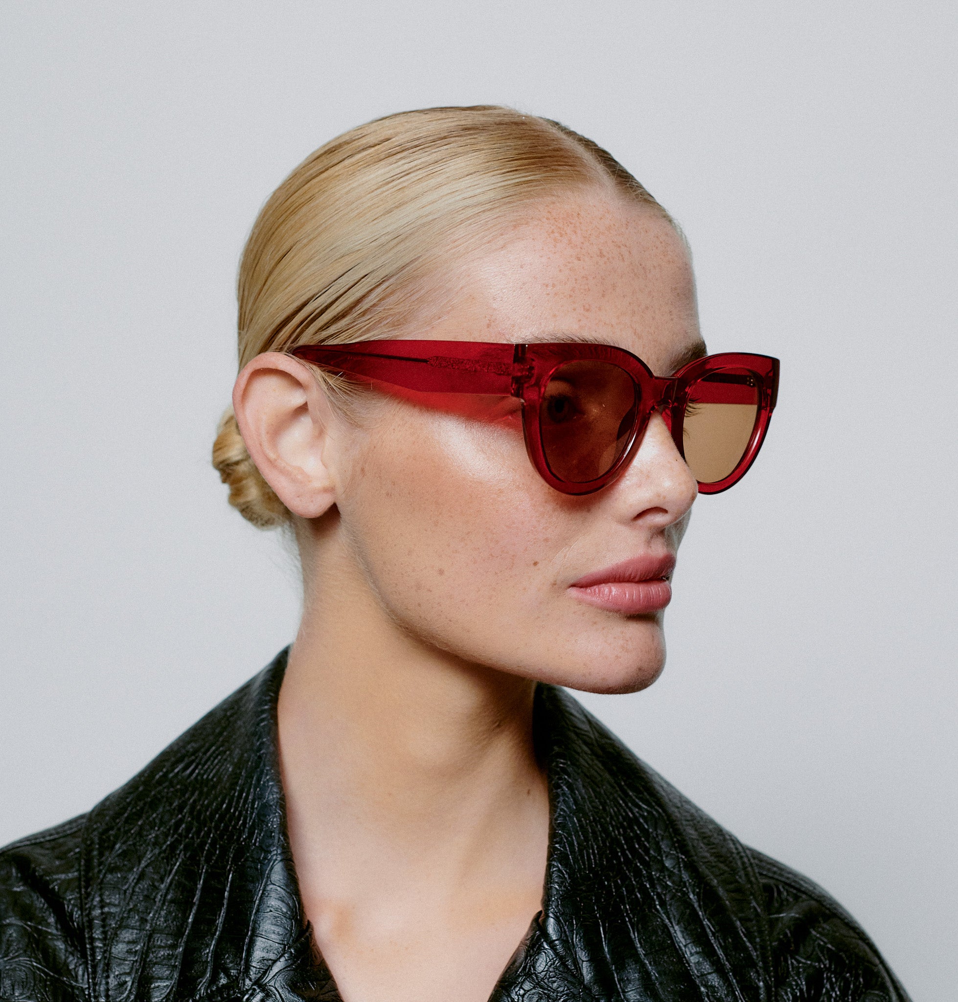 Lilly - Red Transparent