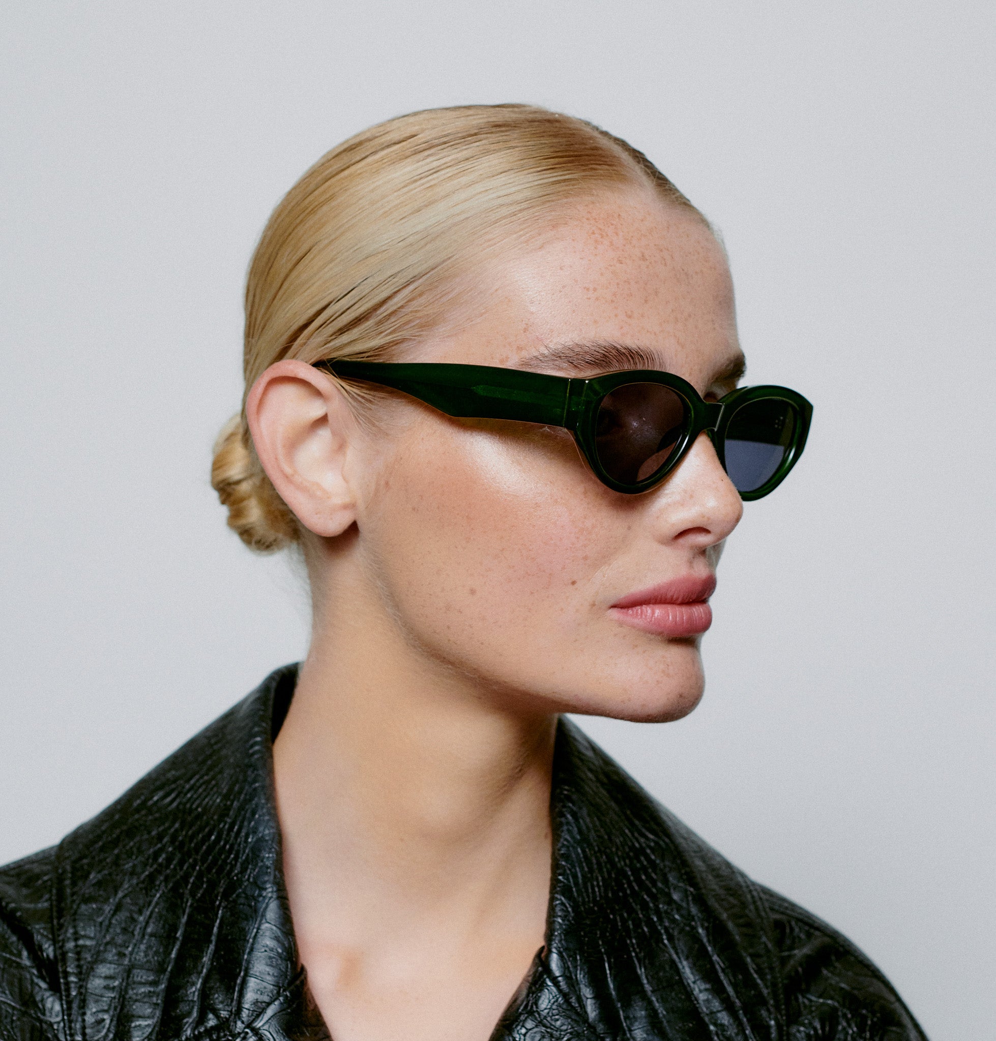 Winnie - Dark Green Transparent